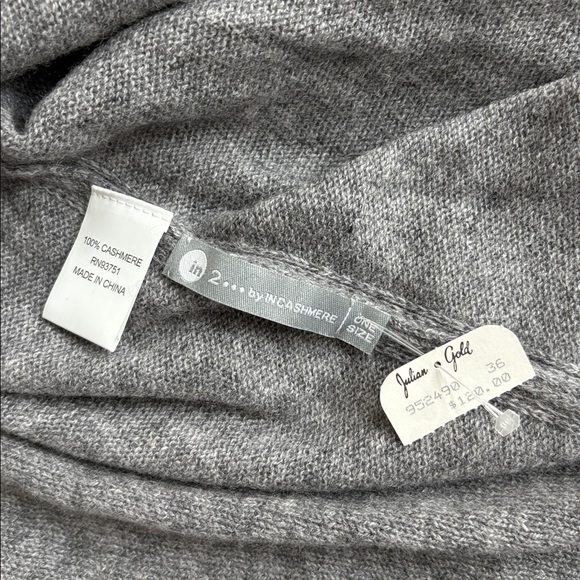 NEW! In Cashmere Poncho in Gray - Picture 5 of 5